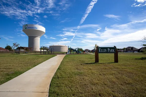 $1,900 | 905 Tippit Lane, Greenville, TX 75402