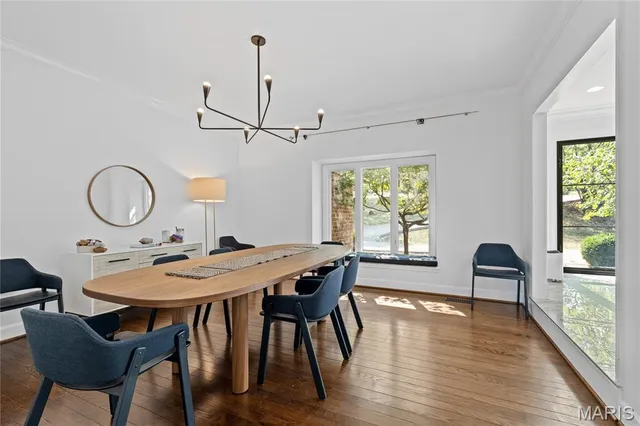 $1,299,000 | 824 Bluespring Lane, Frontenac, MO 63131