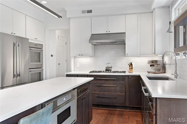 $1,299,000 | 824 Bluespring Lane, Frontenac, MO 63131