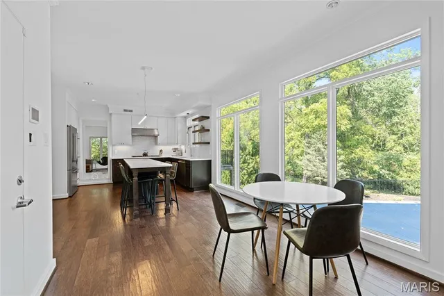 $1,299,000 | 824 Bluespring Lane, Frontenac, MO 63131