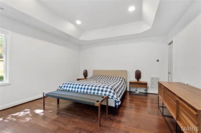 $1,299,000 | 824 Bluespring Lane, Frontenac, MO 63131