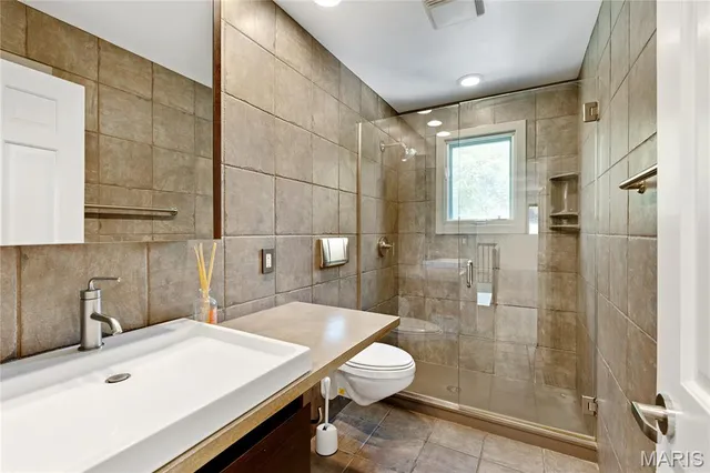 $1,299,000 | 824 Bluespring Lane, Frontenac, MO 63131