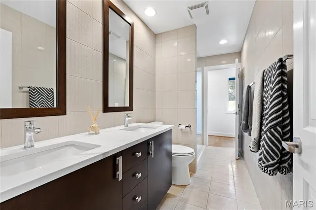 $1,299,000 | 824 Bluespring Lane, Frontenac, MO 63131