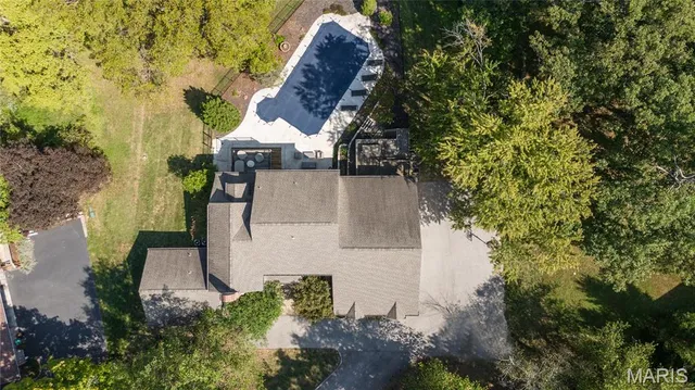 $1,299,000 | 824 Bluespring Lane, Frontenac, MO 63131