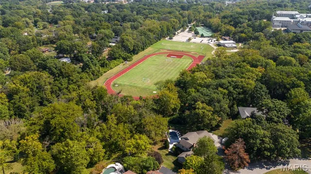 $1,299,000 | 824 Bluespring Lane, Frontenac, MO 63131