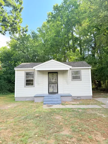 a front view of house with yard