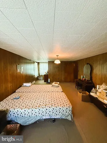 a view of livingroom with furniture