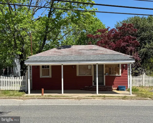 a view of a house with a garage