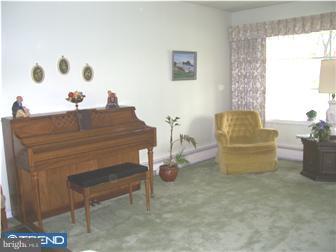 42 Hearthstone Drive Reading, PA 19606 - Photo 4 of 12 Living Room