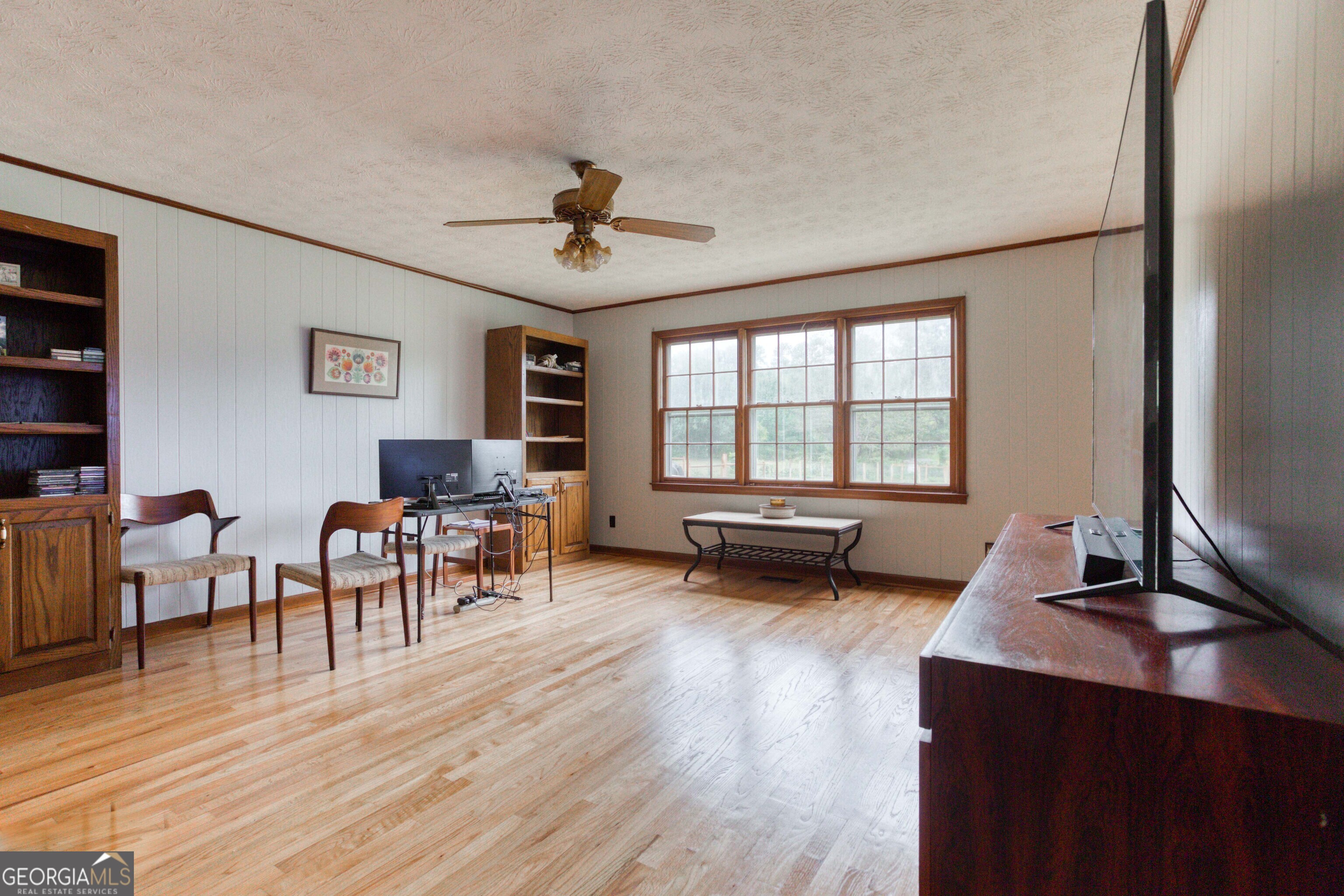 2141 Greensboro Road Madison, GA 30650 - Photo 23 of 35 a living room with furniture window and wooden floor