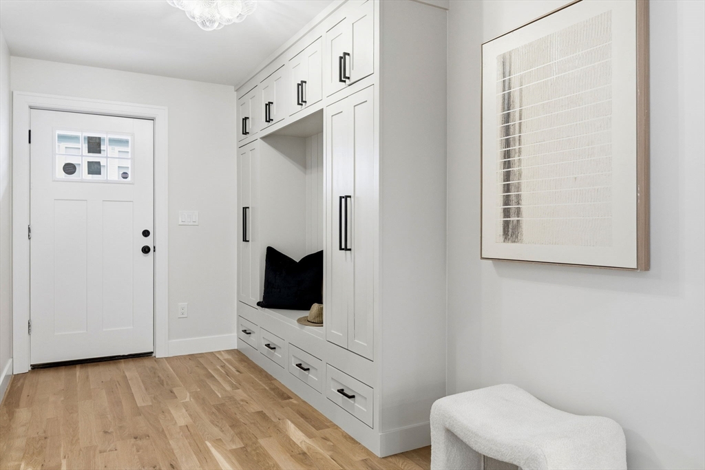 34 Governor Winthrop Road, Unit 1 Somerville, MA 02145 - Photo 3 of 28