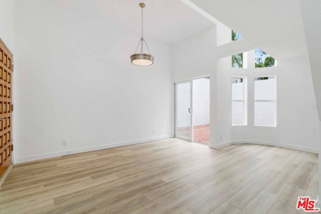 29221 Heathercliff Road, Unit 4 Malibu, CA 90265 - Photo 15 of 42