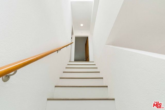 $7,250 | 29221 Heathercliff Road, Unit 4, Malibu, CA 90265