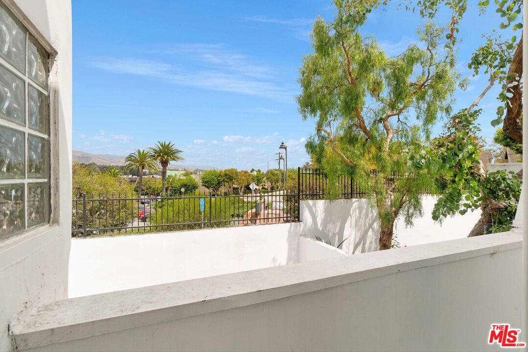 29221 Heathercliff Road, Unit 4 Malibu, CA 90265 - Photo 32 of 42