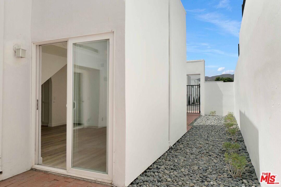 29221 Heathercliff Road, Unit 4 Malibu, CA 90265 - Photo 36 of 42