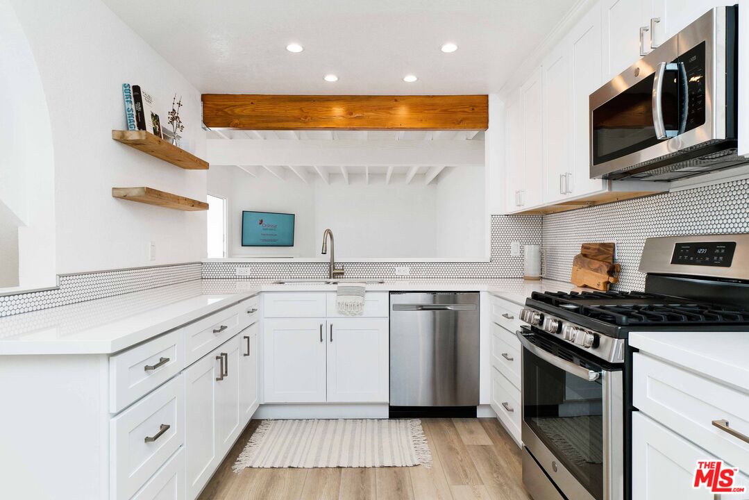 29221 Heathercliff Road, Unit 4 Malibu, CA 90265 - Photo 4 of 42