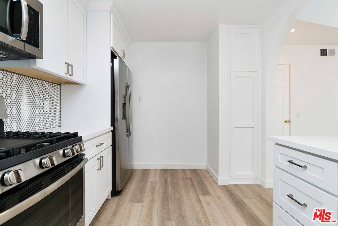 29221 Heathercliff Road, Unit 4 Malibu, CA 90265 - Photo 7 of 42