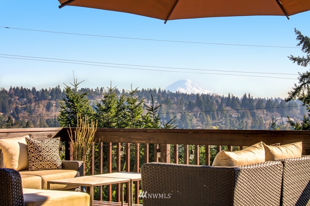 17217 Sylvester Road Southwest Normandy Park, WA 98166 - Photo 3 of 40 Gallery Image 3