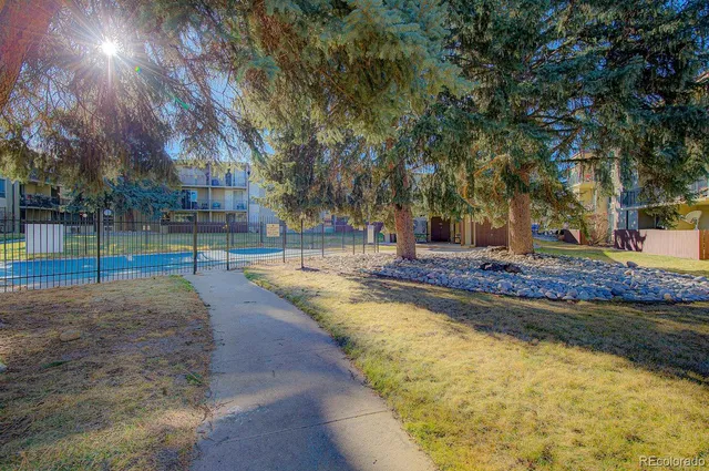 $2,000 | 2231 South Vaughn Way, Unit 201B, Aurora, CO 80014