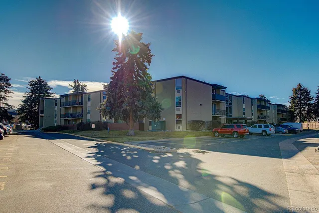 $2,000 | 2231 South Vaughn Way, Unit 201B, Aurora, CO 80014