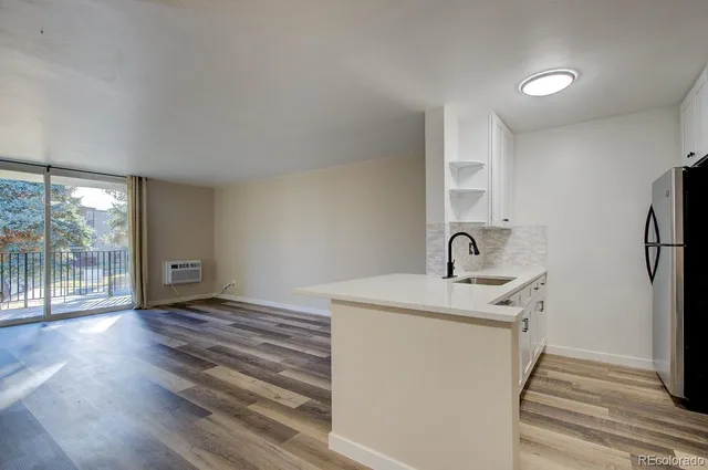 $2,000 | 2231 South Vaughn Way, Unit 201B, Aurora, CO 80014