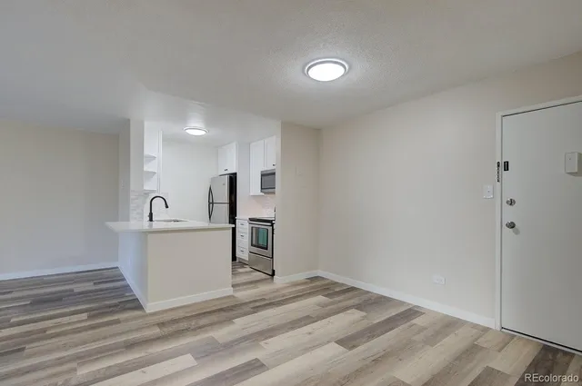 $2,000 | 2231 South Vaughn Way, Unit 201B, Aurora, CO 80014