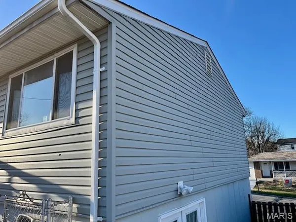 $250,000 | 180 Chinon Drive, St. Louis, MO 63129