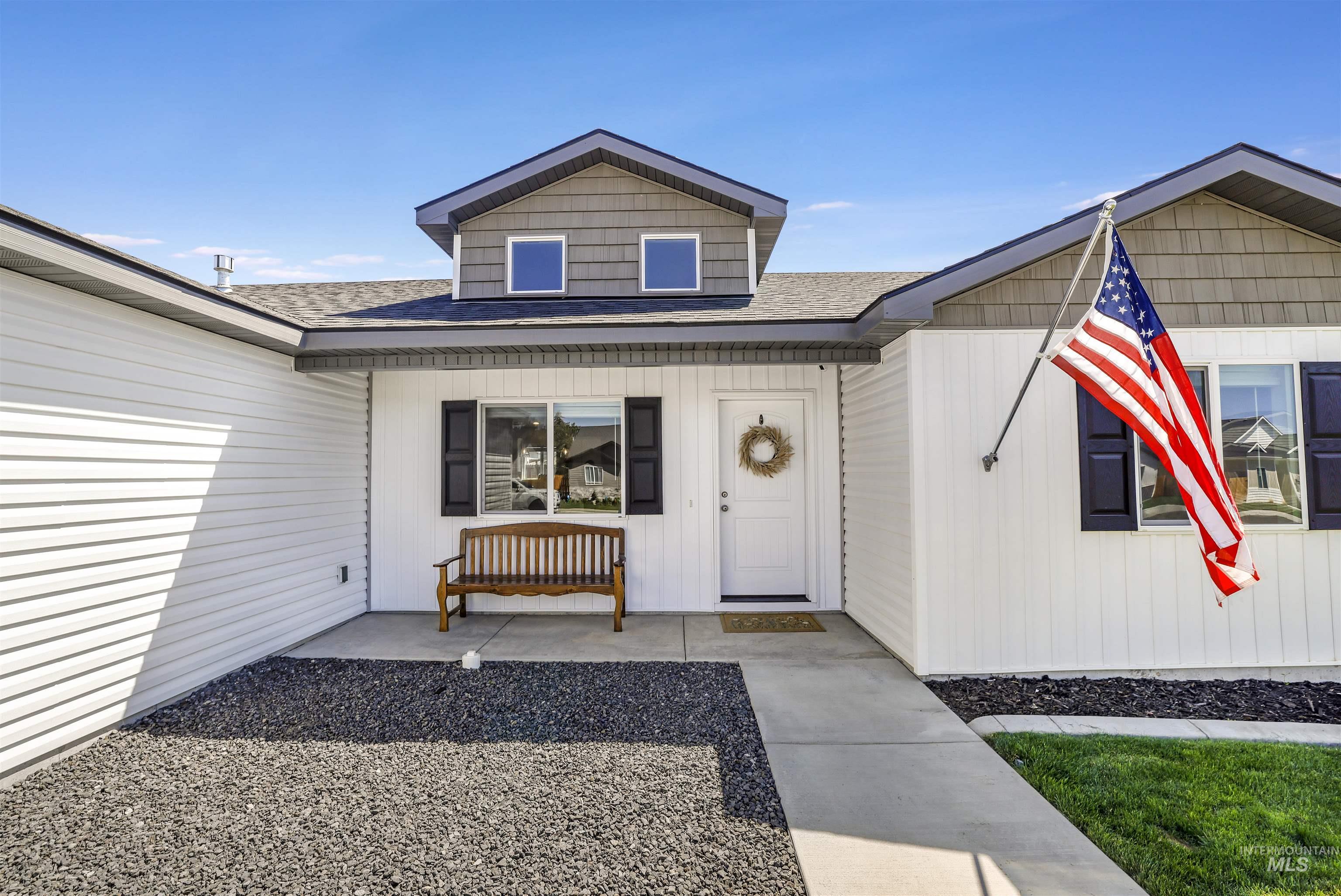 1113 Meadow Lake Loop Buhl, ID 83316 - Photo 4 of 15 Doorway to property with roof with shingles and a porch