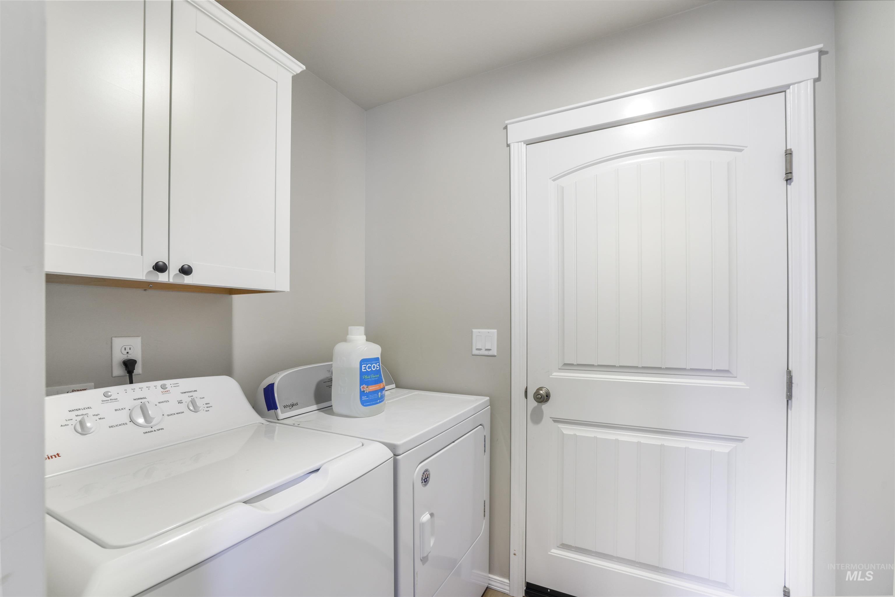 1113 Meadow Lake Loop Buhl, ID 83316 - Photo 8 of 15 Washroom featuring cabinet space and washing machine and dryer