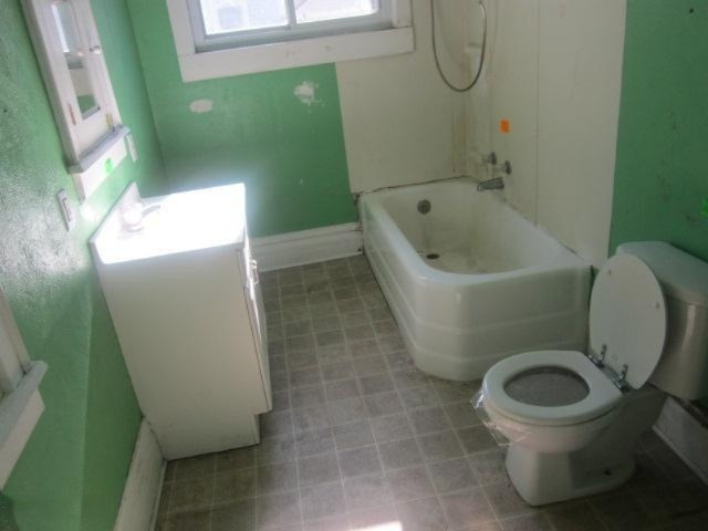 1312 Ransom Street Muskegon, MI 49442 - Photo 5 of 10 263-386178 1312 Ransom bathroom1