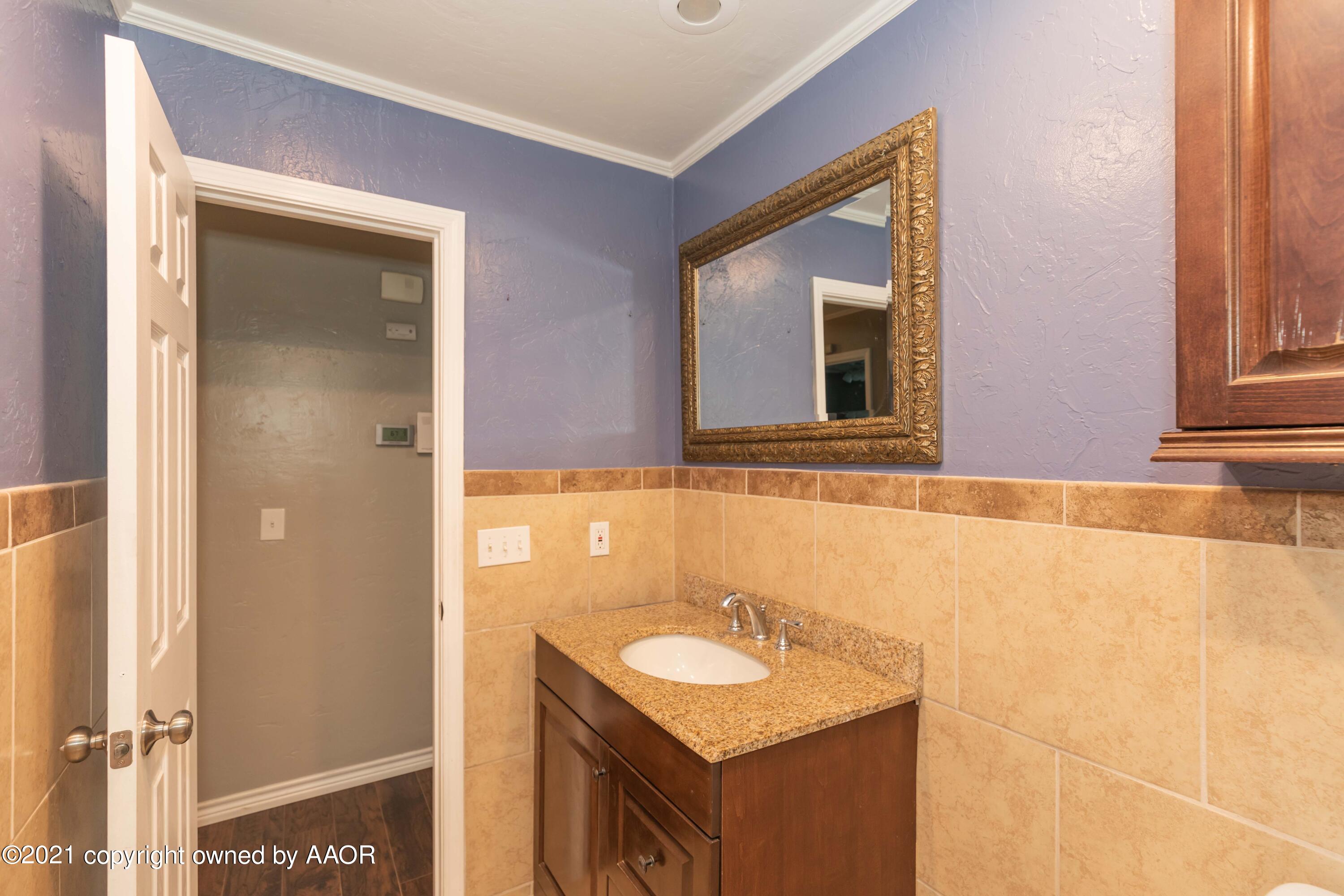 5142 McCarty Boulevard Amarillo, TX 79110 - Photo 29 of 38 a bathroom with a sink and a mirror
