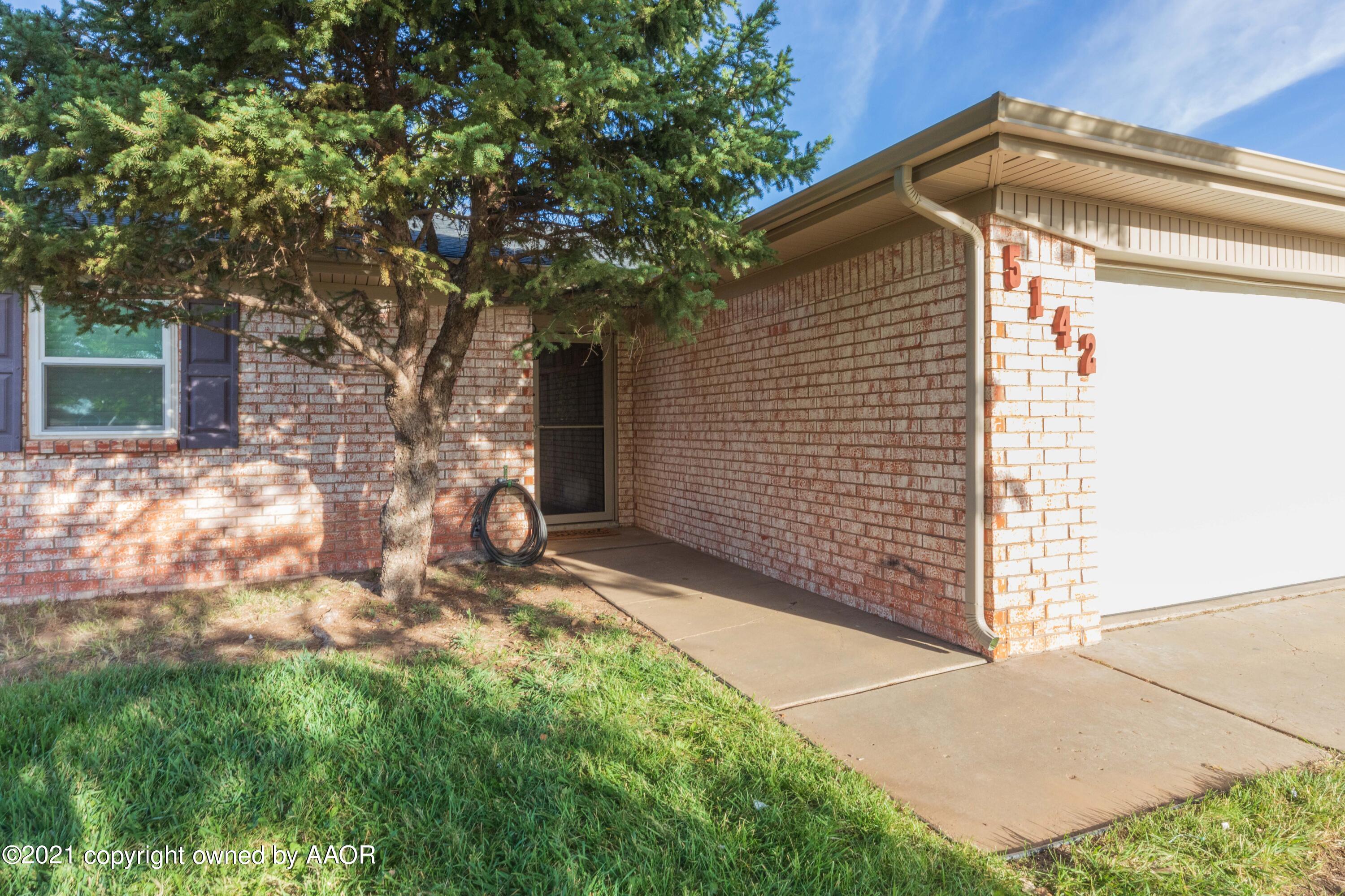 5142 McCarty Boulevard Amarillo, TX 79110 - Photo 3 of 38 a backyard of a house with table and chairs