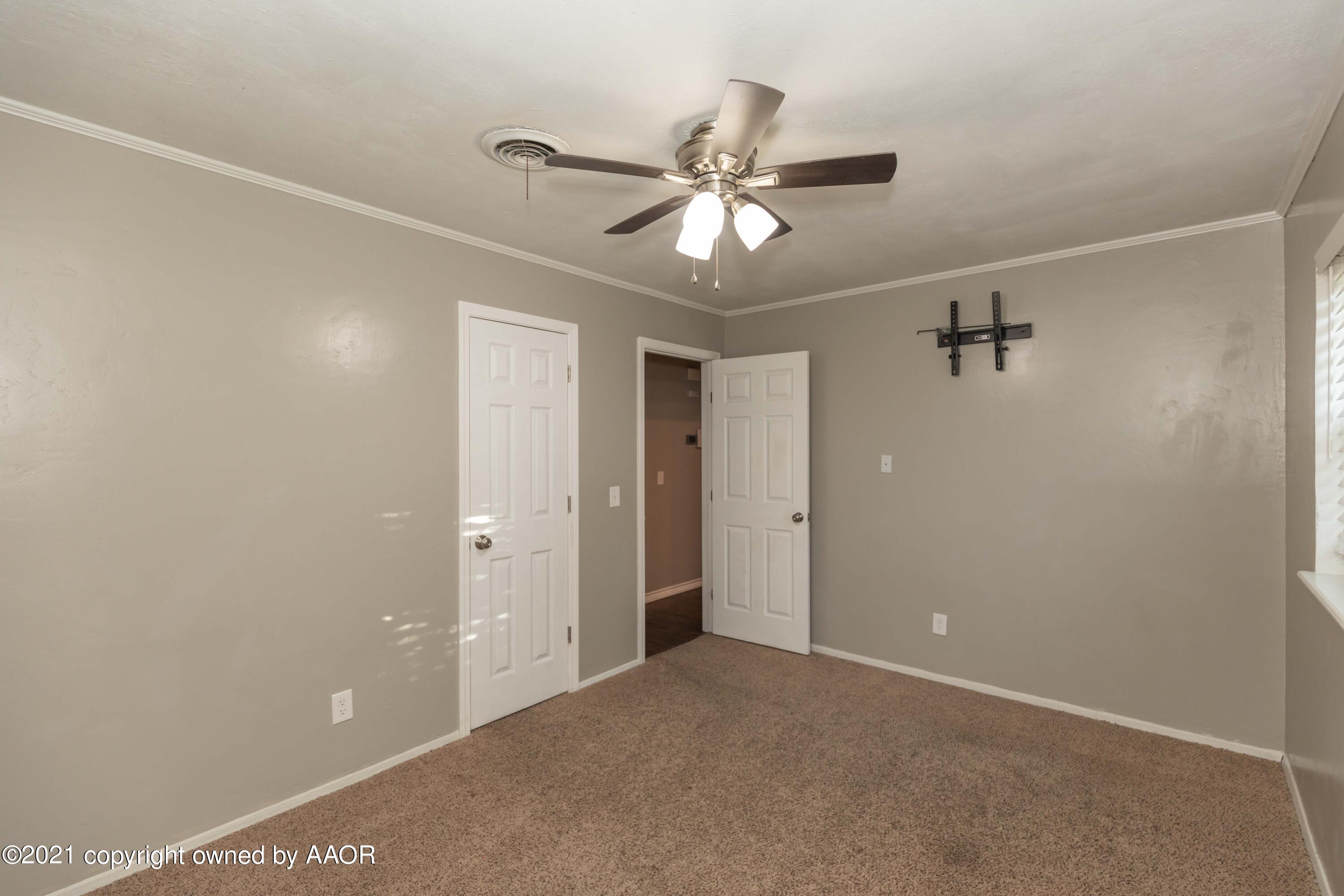 5142 McCarty Boulevard Amarillo, TX 79110 - Photo 32 of 38 a view of a chandelier fan in a room
