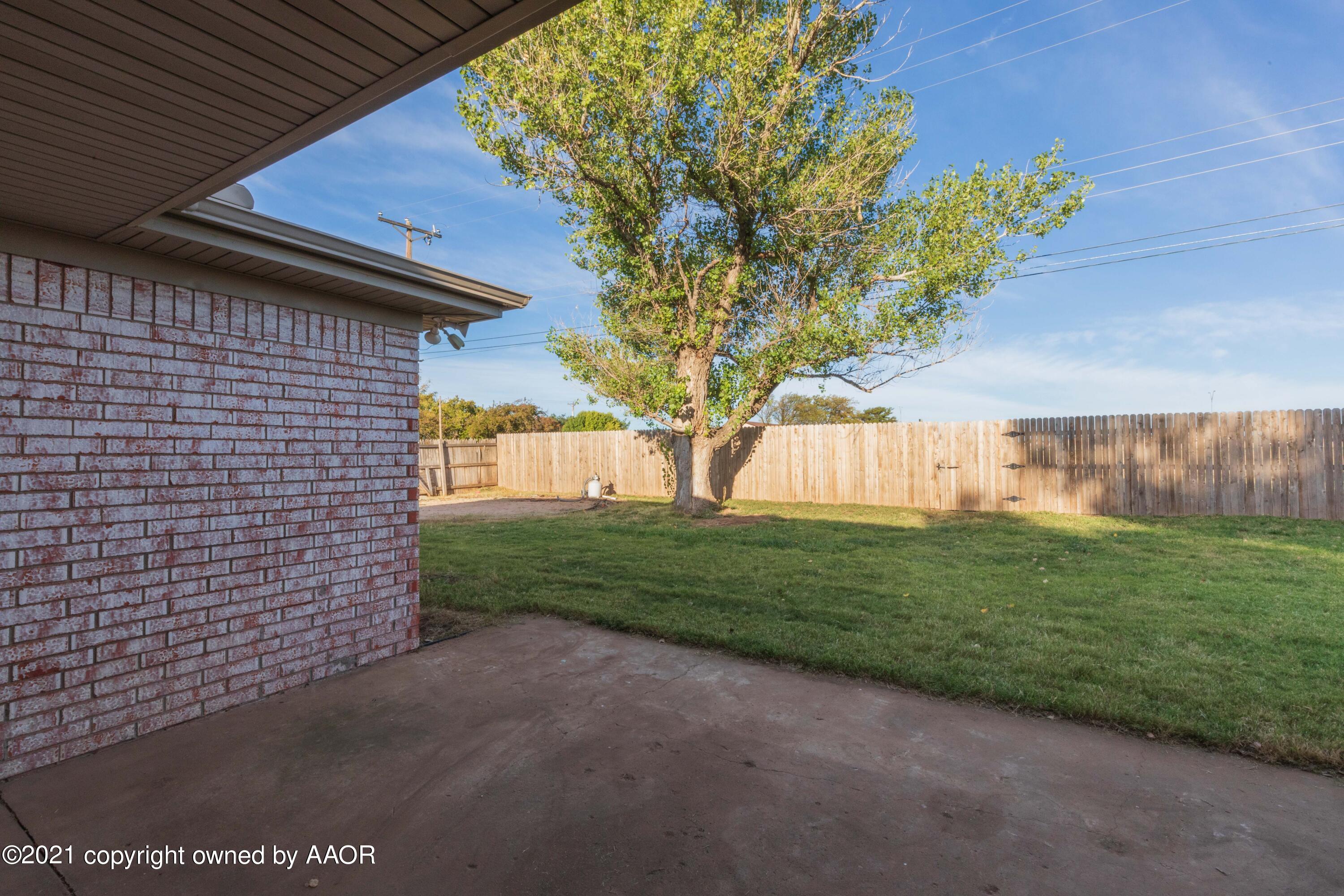 5142 McCarty Boulevard Amarillo, TX 79110 - Photo 36 of 38 a view of a backyard