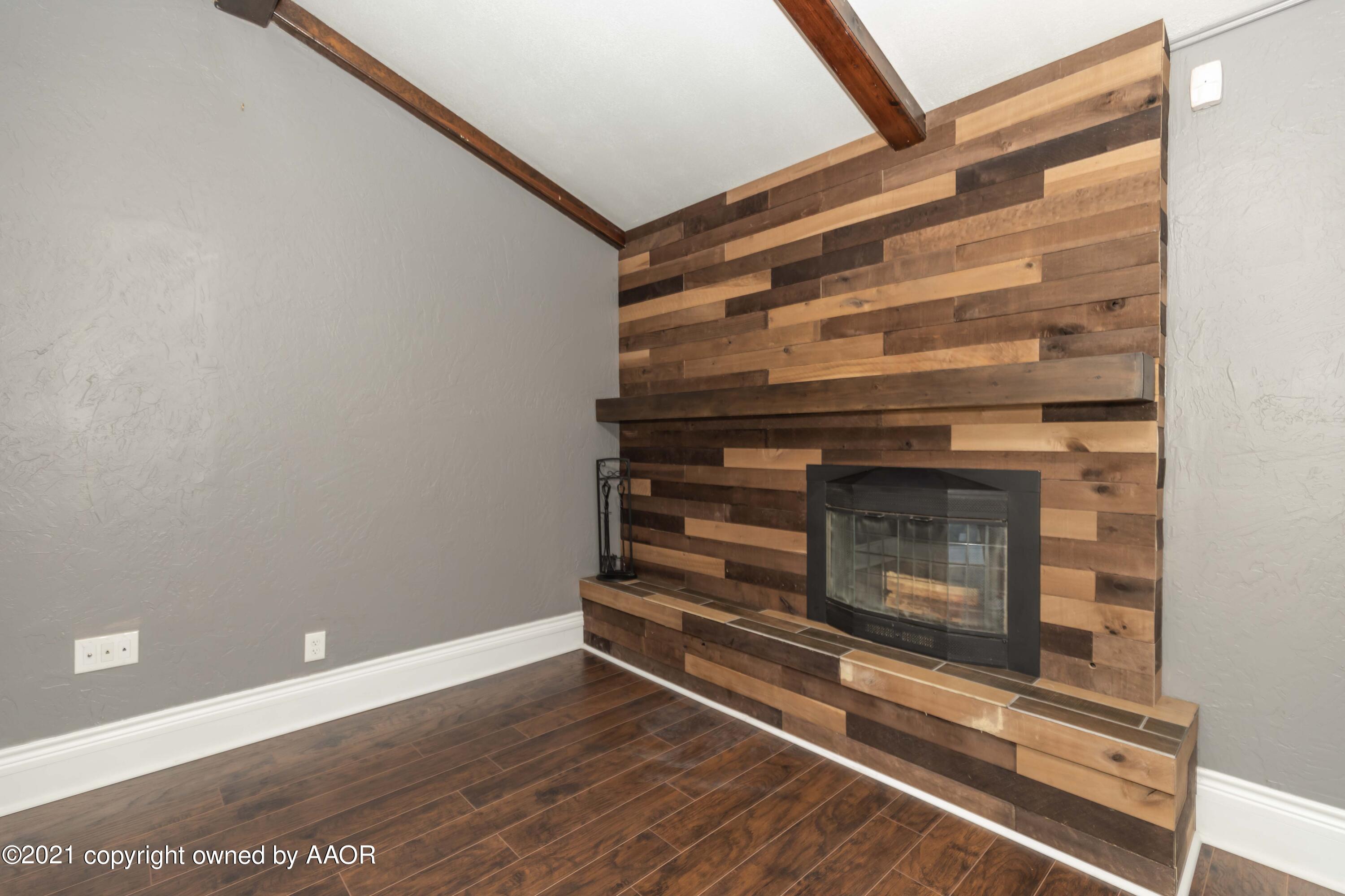 5142 McCarty Boulevard Amarillo, TX 79110 - Photo 7 of 38 a view of an empty room with wooden floor and a window