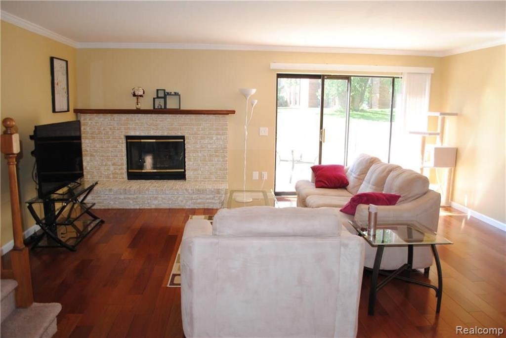 572 Tennyson Rochester Hills, MI 48307 - Photo 3 of 23