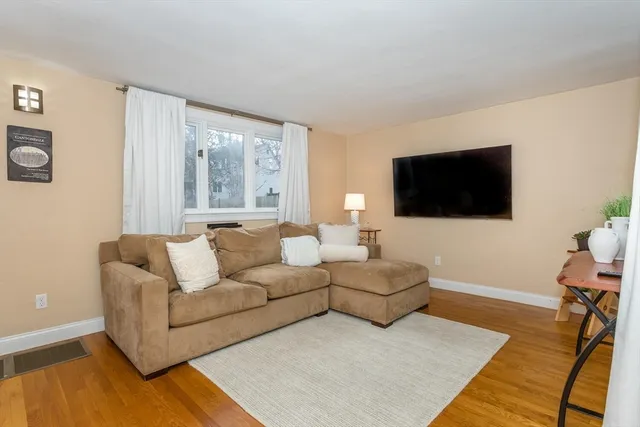 $849,000 | 264 Pleasant Street, Canton, MA 02021