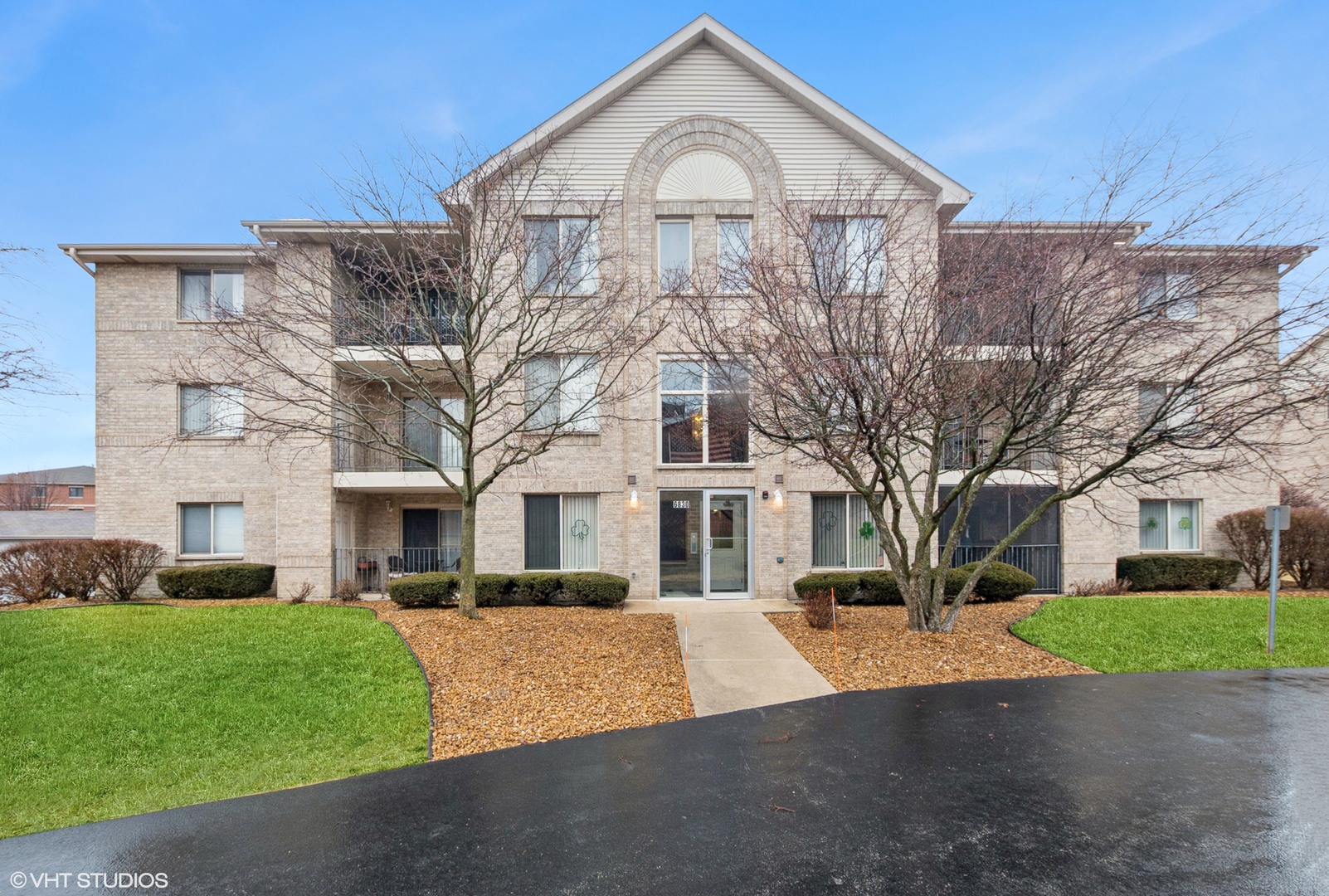 6830 Ridge Point Drive, Unit 3A Oak Forest, IL 60452 - Photo 1 of 19