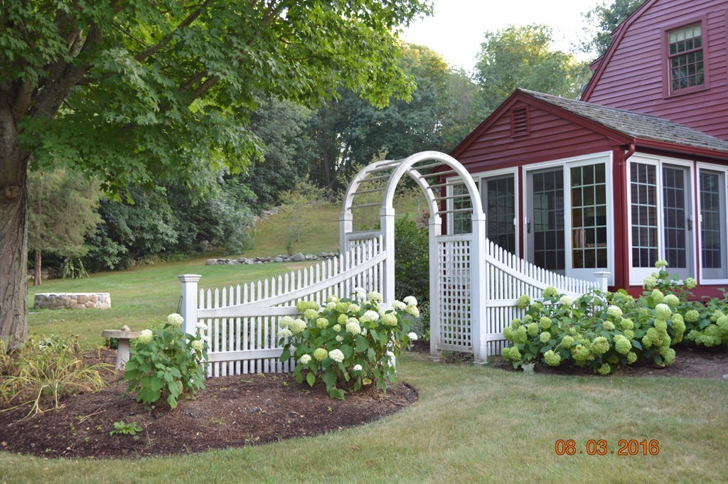 45 Farm Hill Road Wrentham, MA 02093 - Photo 4 of 29