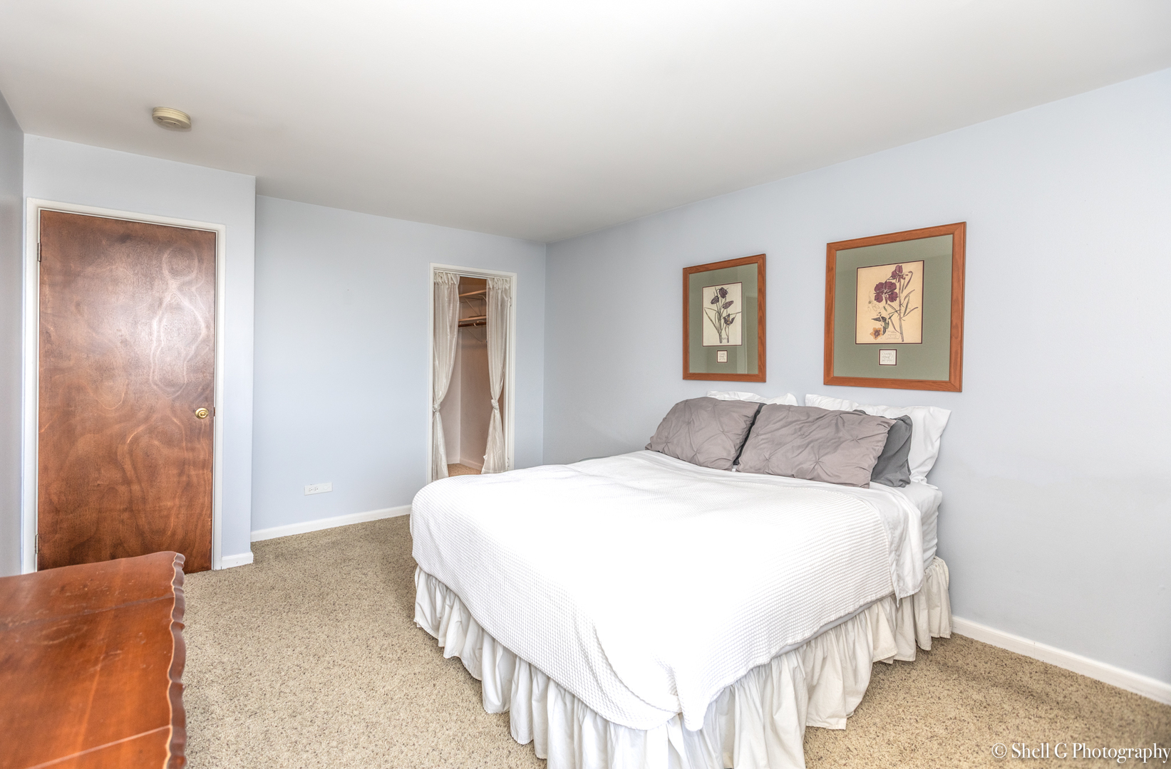 9745 Karlov Avenue, Unit 607 Oak Lawn, IL 60453 - Photo 14 of 16 a bedroom with a bed and a walk in closet