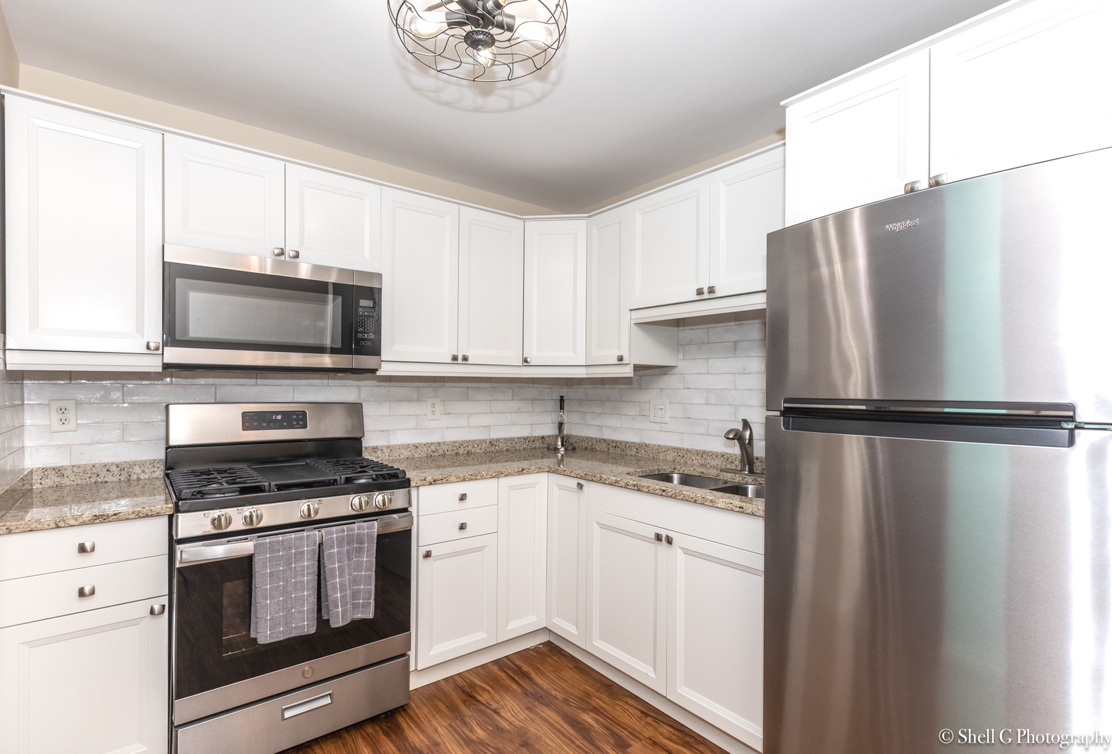 9745 Karlov Avenue, Unit 607 Oak Lawn, IL 60453 - Photo 4 of 16 a kitchen with a refrigerator stove and microwave