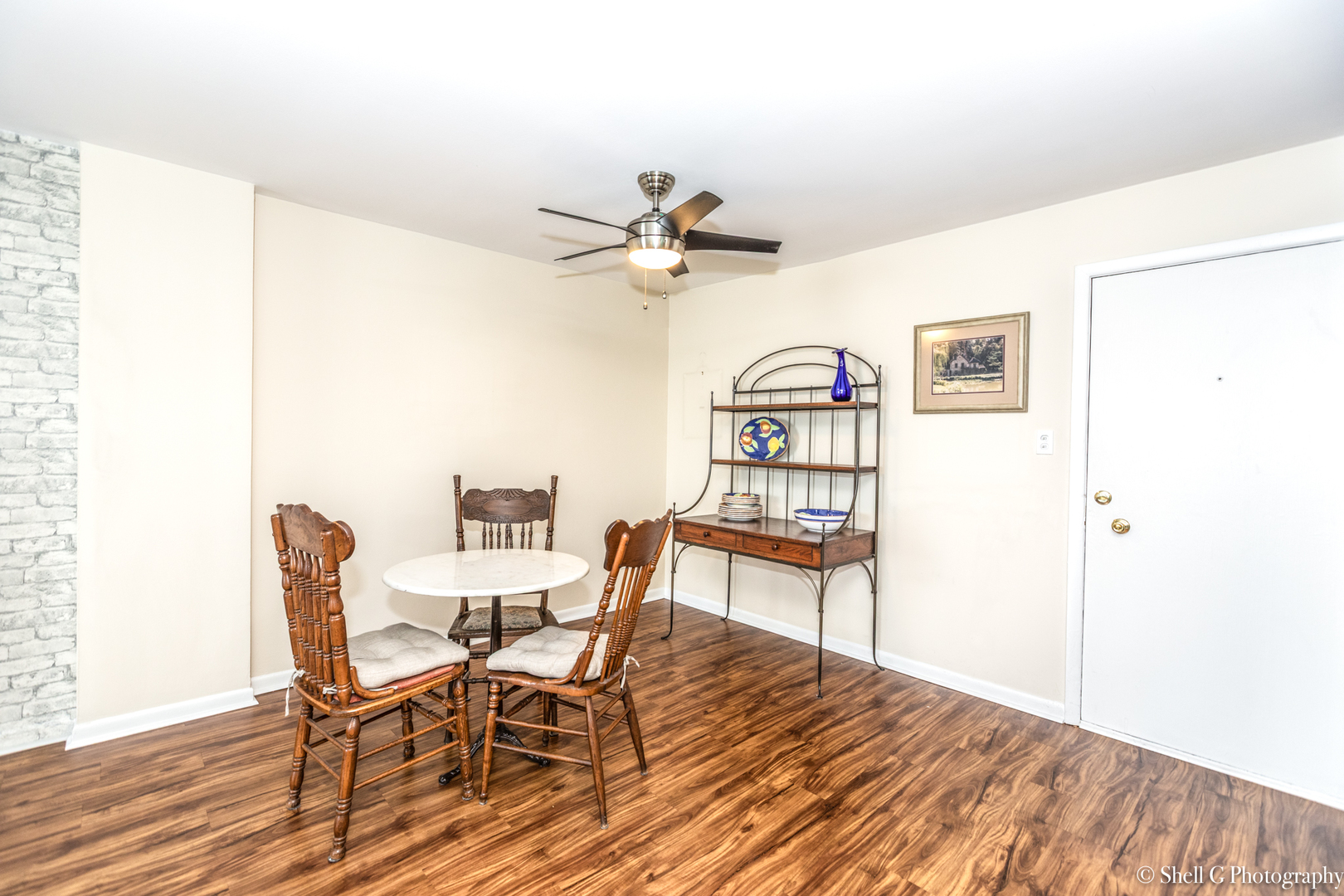 9745 Karlov Avenue, Unit 607 Oak Lawn, IL 60453 - Photo 5 of 16 a view of a dining room with furniture and a chandelier fan