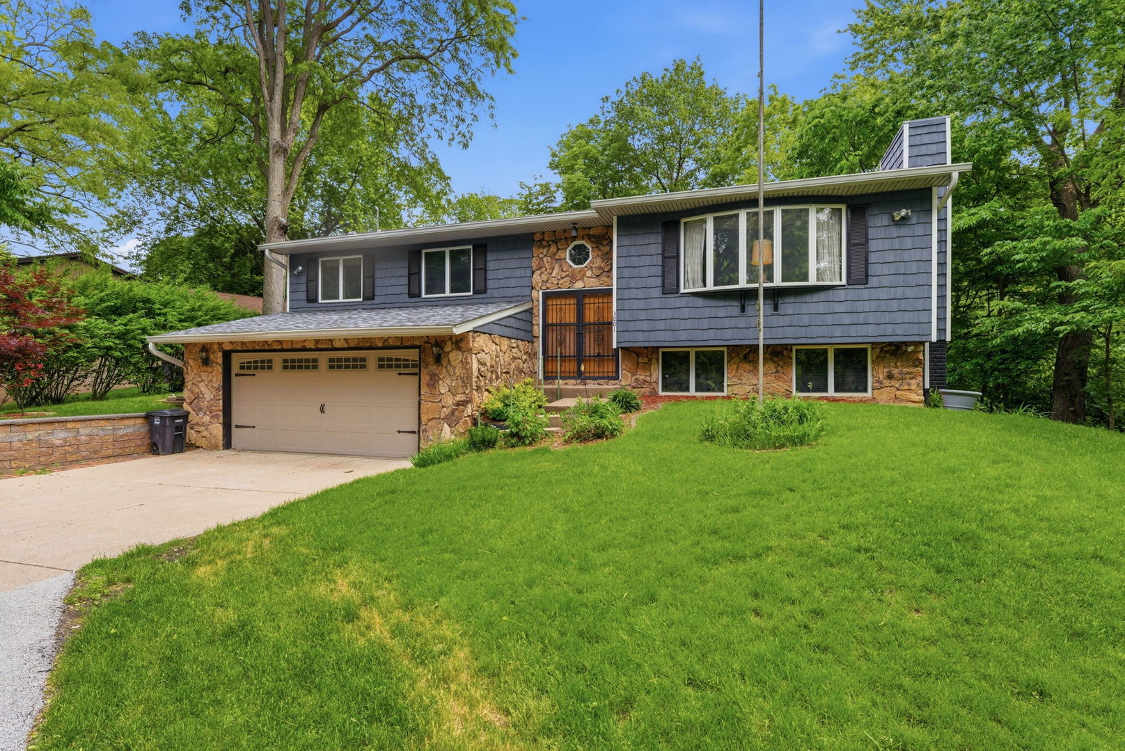 3001 2nd Street Moline, IL 61265 - Photo 1 of 36