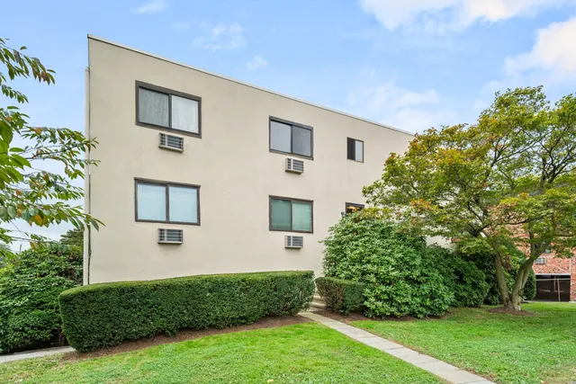 $315,000 | 737 Cove Road, Unit D2, Stamford, CT 06902