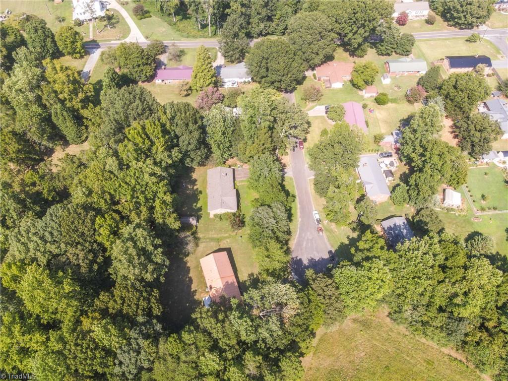 176 Chickasaw Road Lexington, NC 27295 - Photo 10 of 45 Gallery Image 10