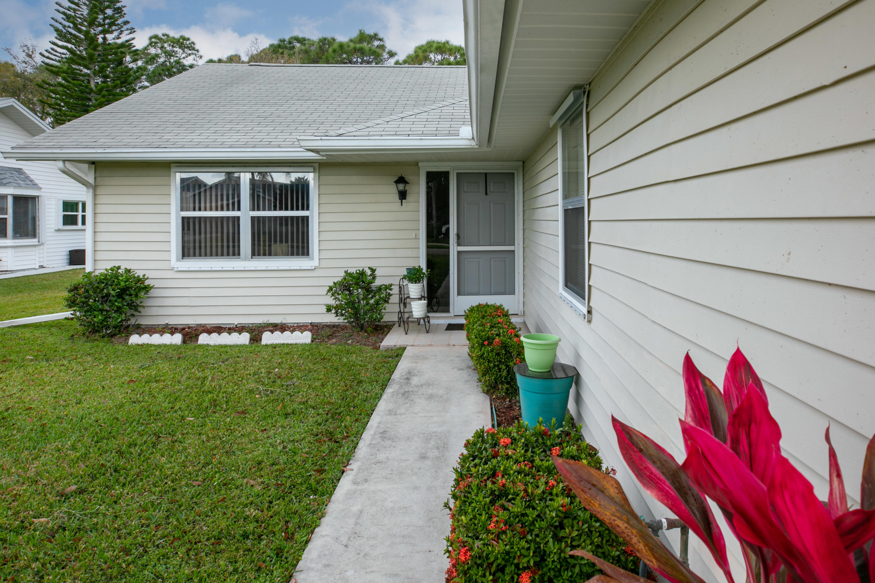 6830 Southeast Lillian Court Stuart, FL 34997 - Photo 4 of 25 EXTERIOR