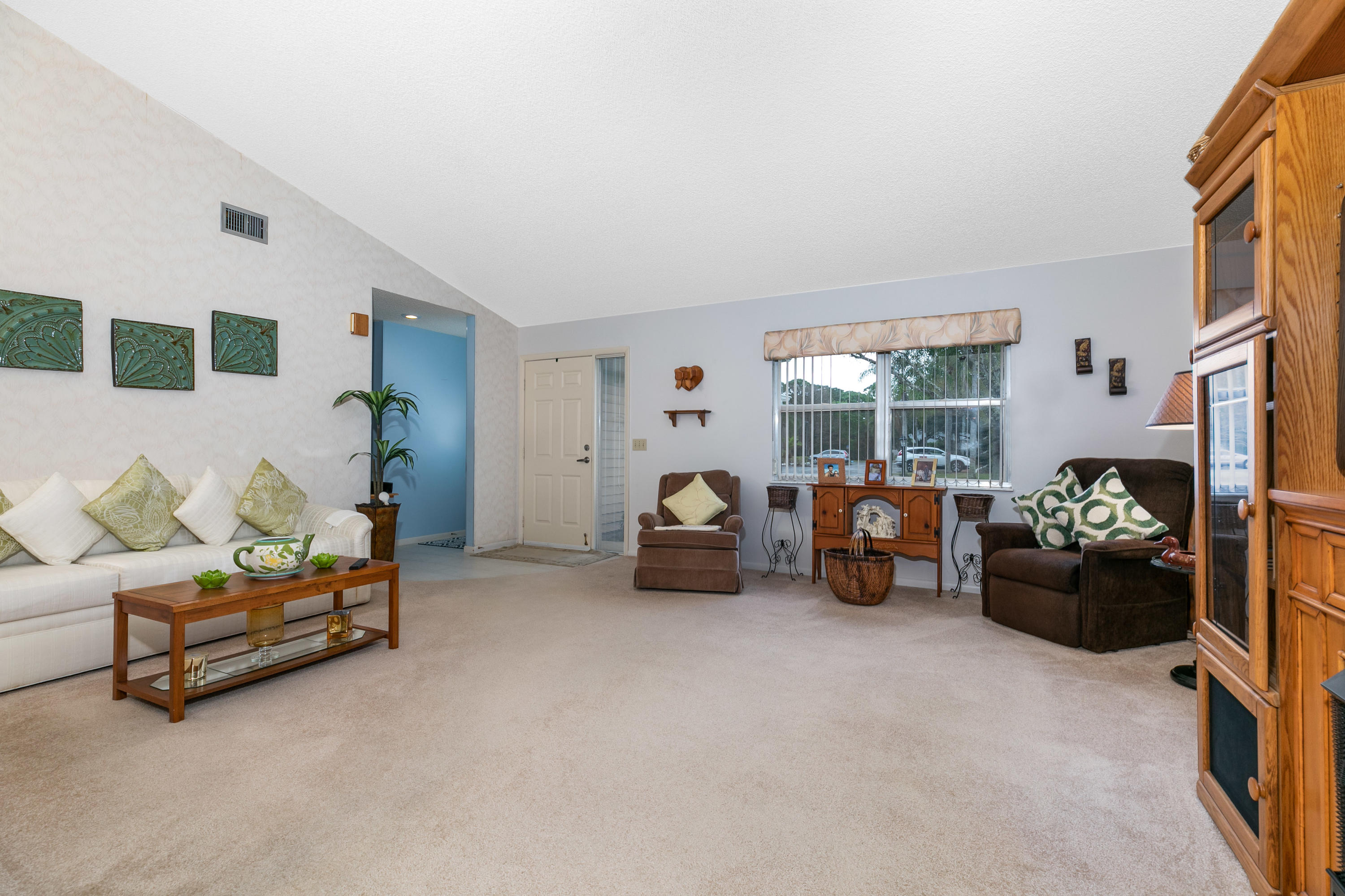 6830 Southeast Lillian Court Stuart, FL 34997 - Photo 6 of 25 Living Room