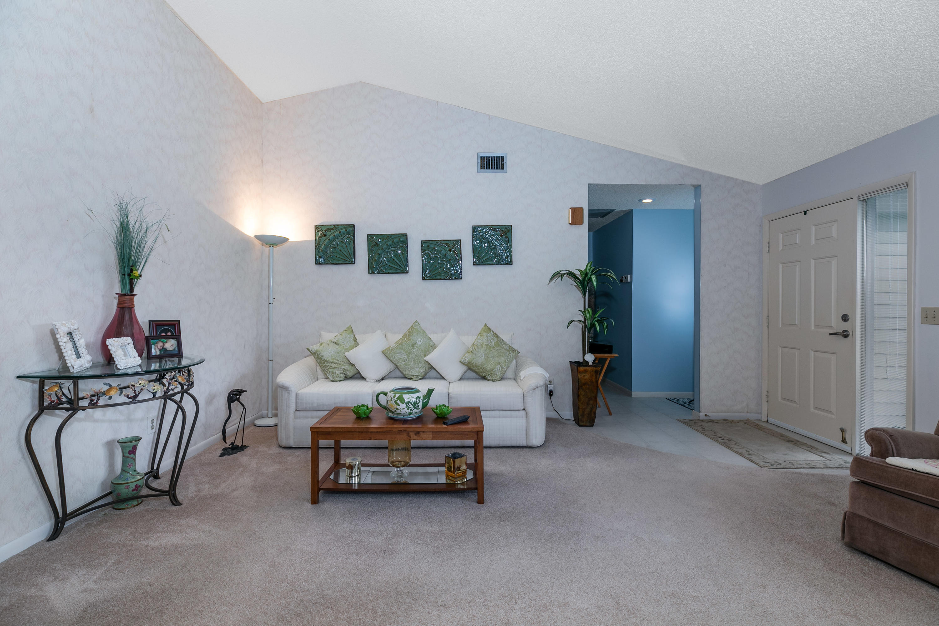 6830 Southeast Lillian Court Stuart, FL 34997 - Photo 7 of 25 Living room