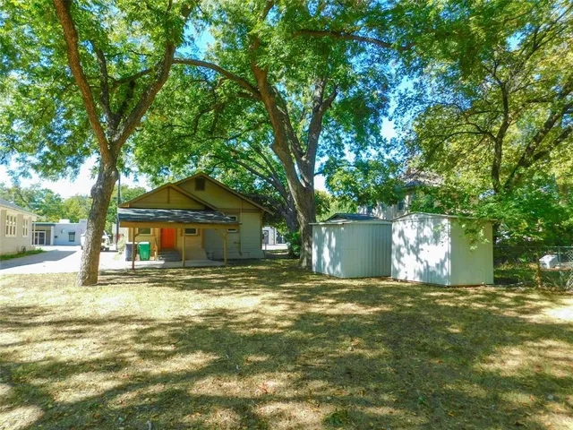 $1,550 | 812 North Elm Street, Denton, TX 76201