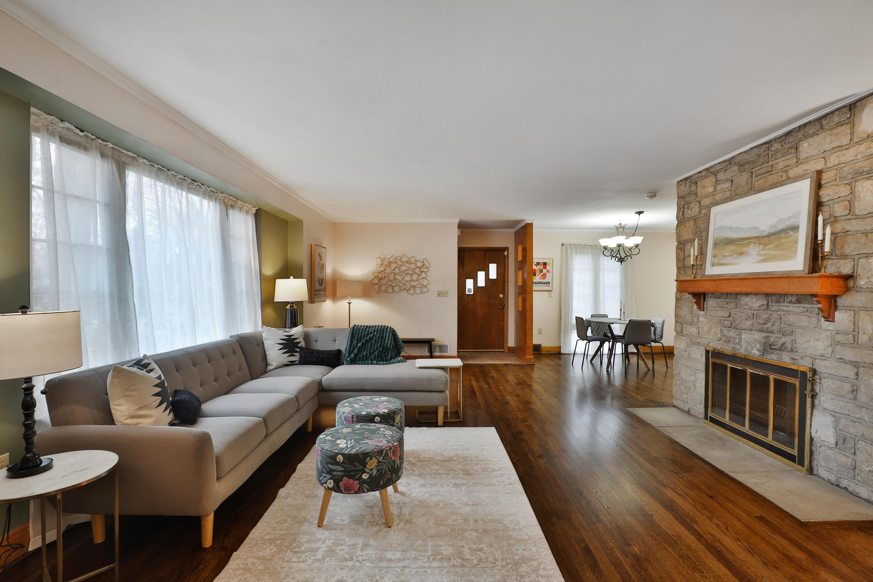 2620 Wellesley Road Columbus, OH 43209 - Photo 20 of 32 Living Room